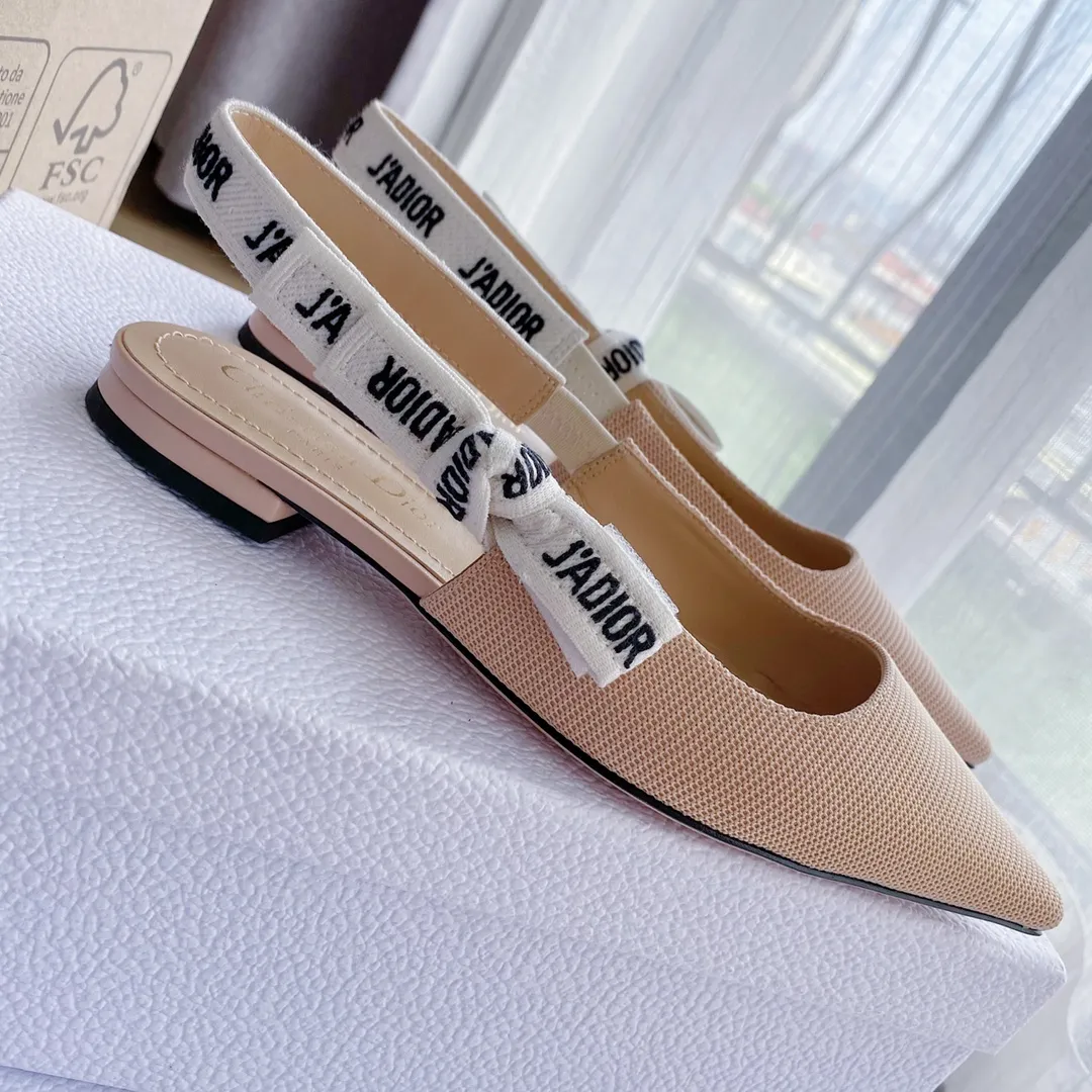 👟👟Ex-factory price 440👟👟 Developed one-to-one from the original version, 👠👠✨ ✨Dior’s popular sandals are new🔥 🔥 The same style as the most popular internet celebrities and celebrities of the year💁 💁. Imported fabric, lining and feet are made of calfskin lining🐑. Original molded heel, heel height 10Cm 6.5cm💘 Original molded metal outsole with five-pointed star LOGO mark✨. Original bow, 💅 Italian leather outsole. 👄💋 Full set of packaging (bags, cards, invoices, one-to-one wrapping paper) 34 40 41 customized